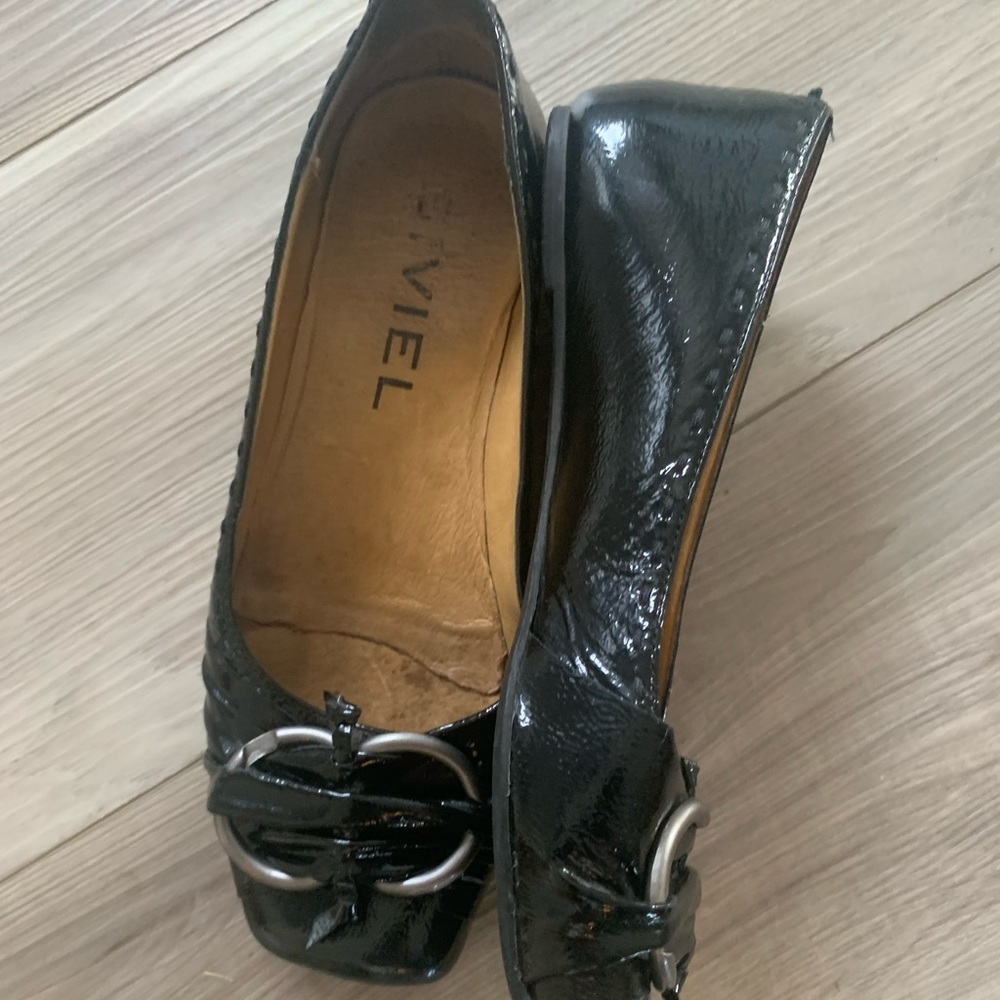 Bivel Black Patent Leather Ring Toe Flat
